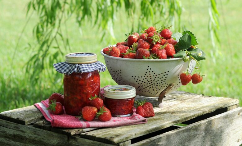 strawberries in bowl